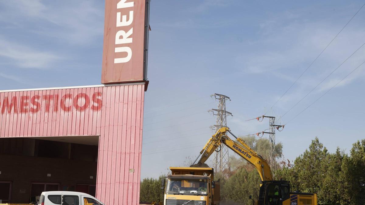 comienza la demolición del Urende Aeropuerto para su transformación en Lidl
