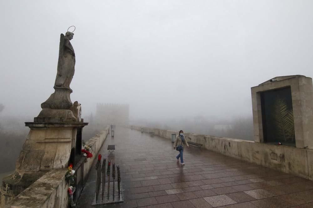 Córdoba despierta bajo la niebla