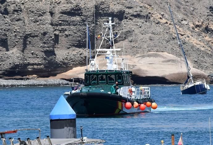 17/05/2019 ARGUINENGUIN. MOGAN. Busqueda de los inmigrates desaparecidos en el mar en Mogan. Localizado el cuerpo del bebé en Taurito y transladado al Puerto deportivo de Pasito Blanco.   Fotógrafa: YAIZA SOCORRO.  | 17/05/2019 | Fotógrafo: Yaiza Socorro