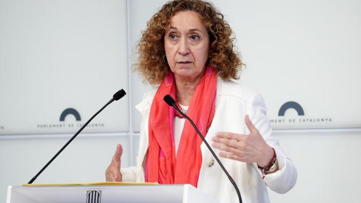 La portavoz de ERC en el Parlament, Ester Capella, en una rueda de prensa en el Parlament.