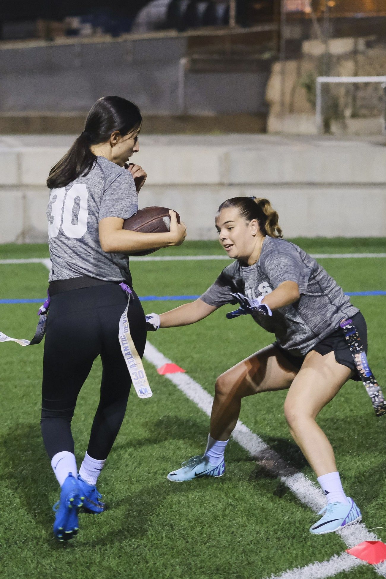 Dinamismo, estrategia y valores en el flag football.