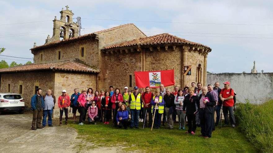 Los caminantes, listos para partir.