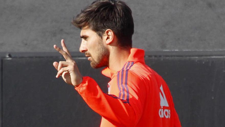 André Gomes por Pogba