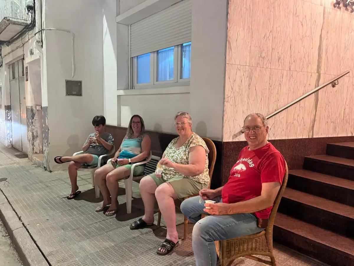 Muchas familias se apuntaron a salir a tomar la fresca para recuperar la tradición