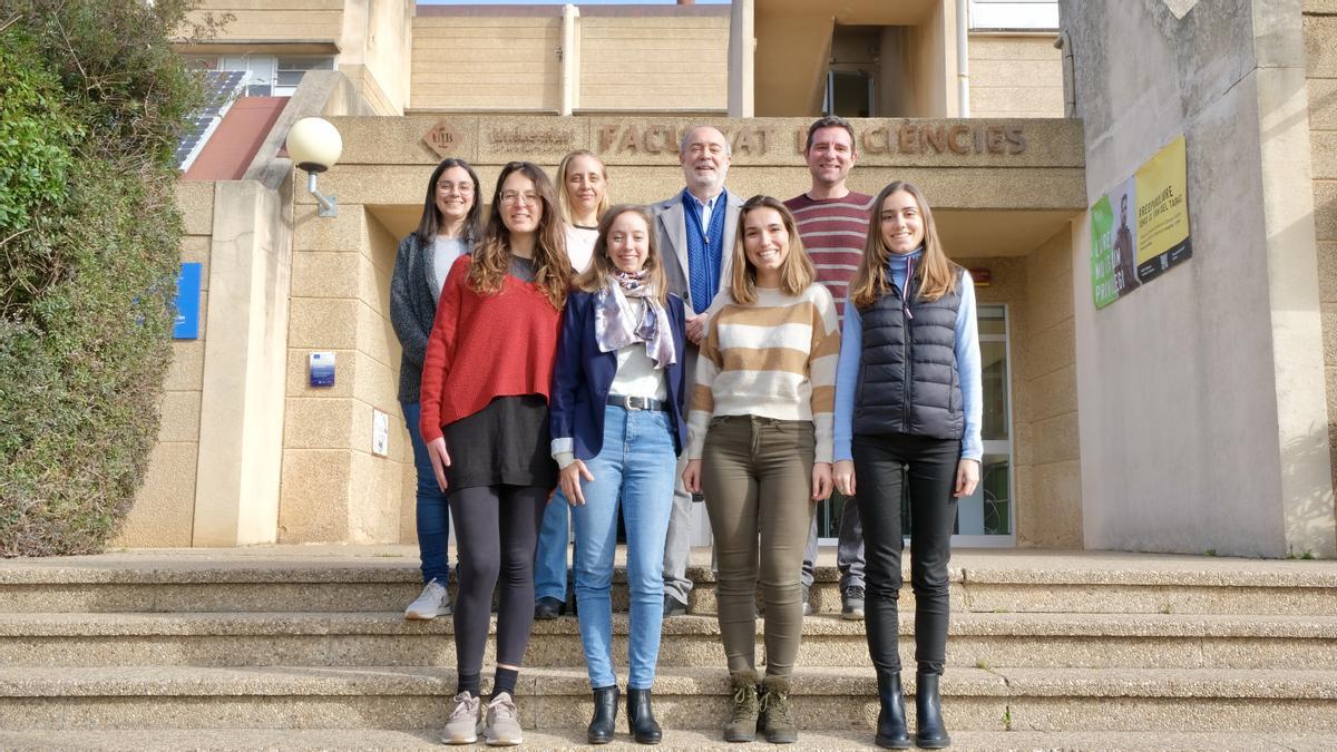 Josep Antoni Tur, catedrático de Fisiología de la UIB, arriba en el centro, con parte del equipo de investigadores.