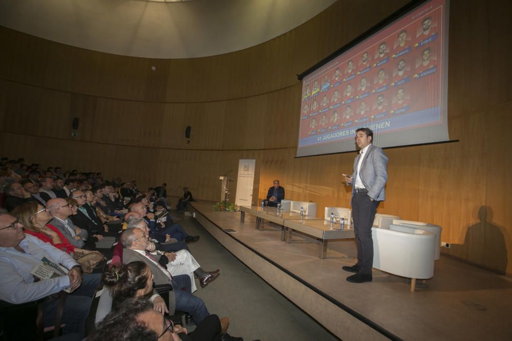 El seleccionador Julen Lopetegui en la Universidad de Alicante.