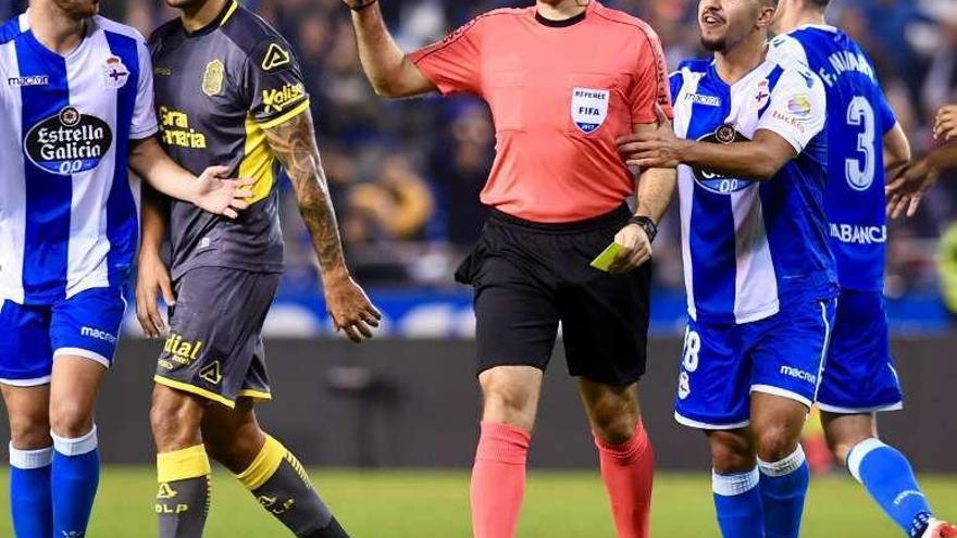 Mateu Lahoz en Riazor, en un Deportivo-Las Palmas.