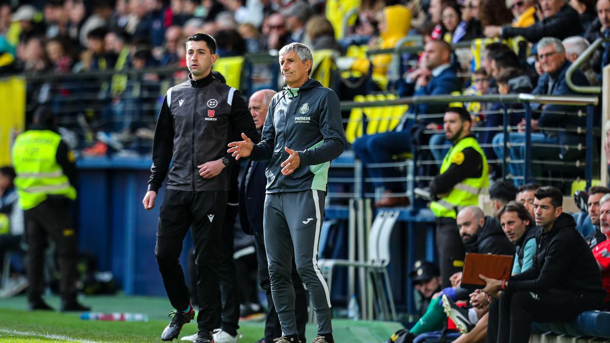 Quique Setién durante el Villarreal - Girona.