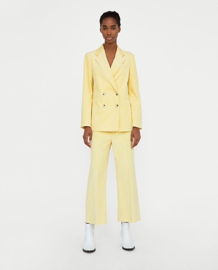 Traje de Zara en colores amarillo pastel