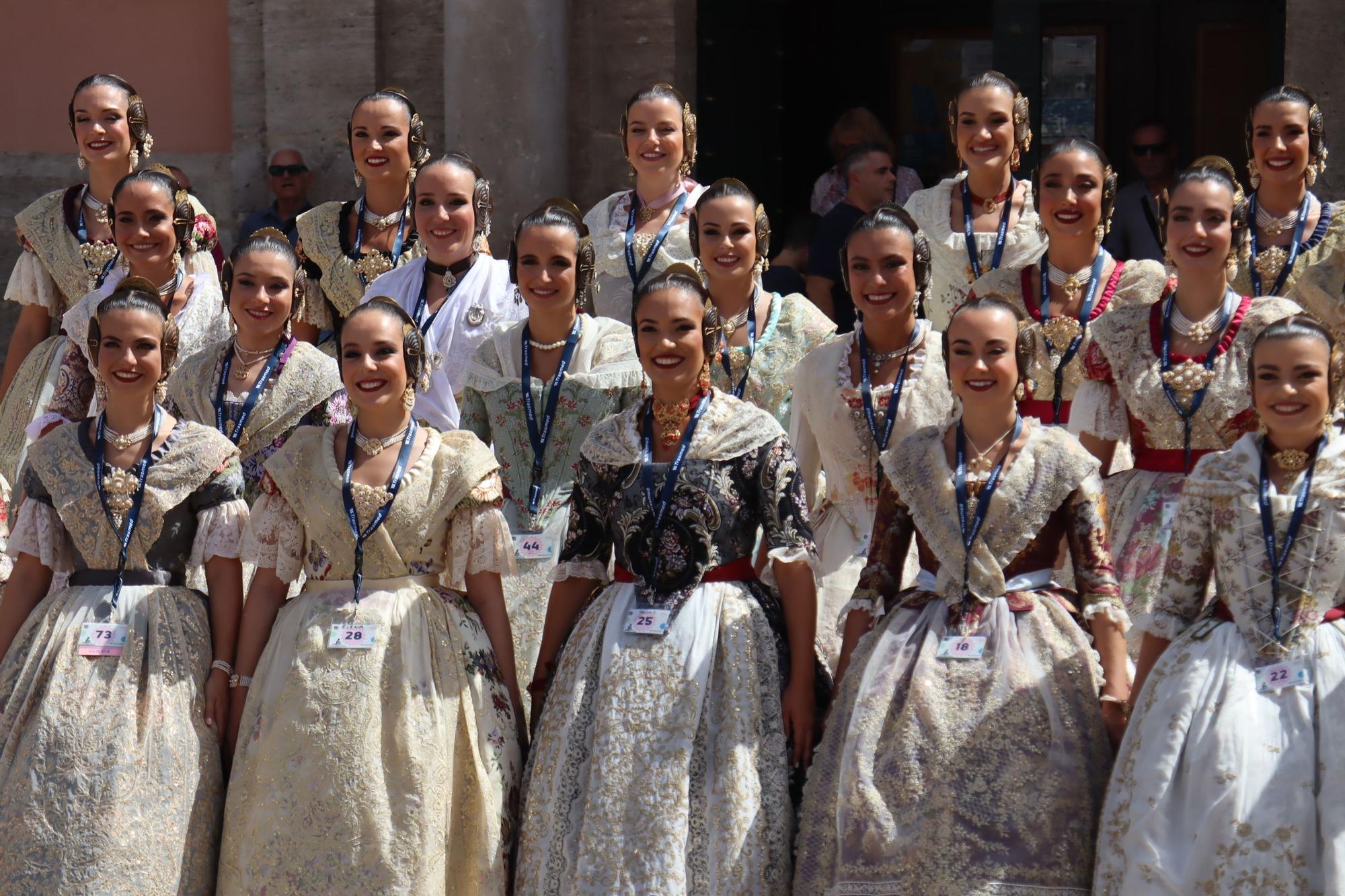 Baño de multitudes de las candidatas a Fallera Mayor de València 2025