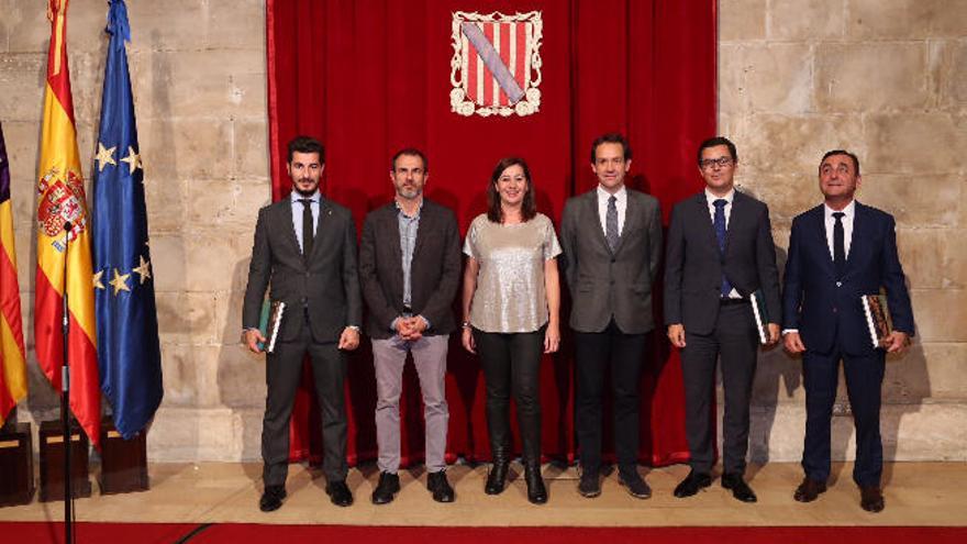 Pablo Rodríguez, segundo por la derecha, en la recepción que brindó la presidenta balear, Francia Armengol, ayer.