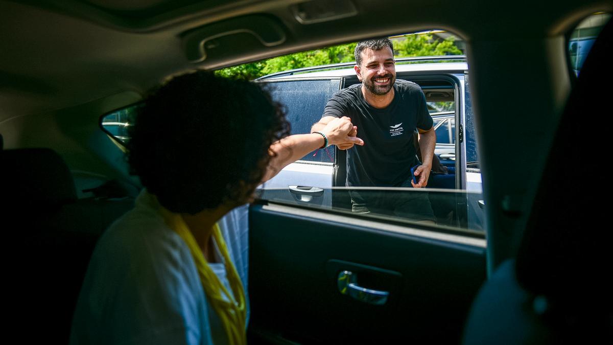 Marta Rovira y Ruben Wagensberg (ERC) antes de emprender el viaje de regreso.