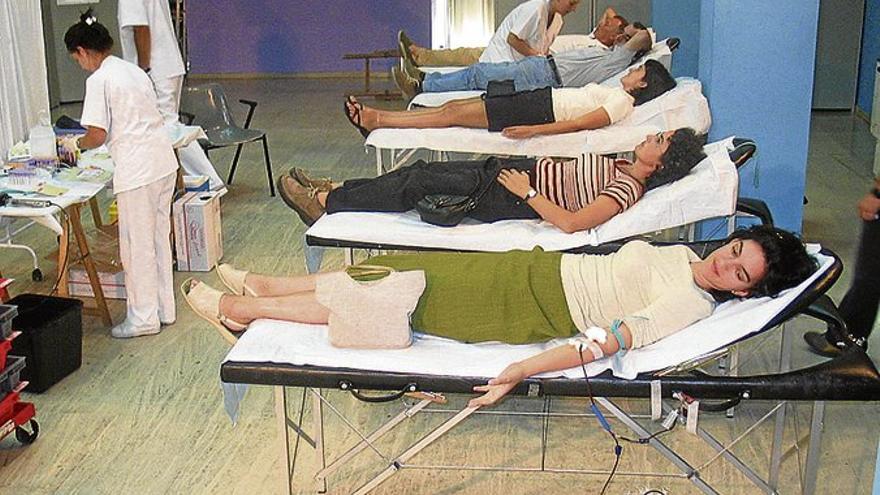 Los nuevos donantes de sangre crecen en Cáceres a pesar de la caída de las donaciones