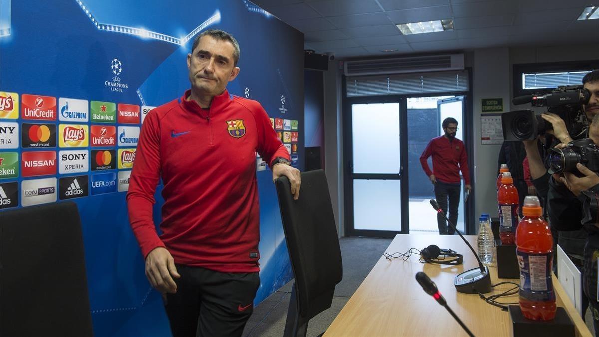 Valverde, a punto de comenzar la rueda de prensa previa al Barça-Chelsea.