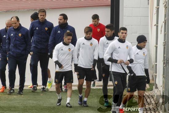 El Valencia vuelve a entrenar tras empatar en Pamp