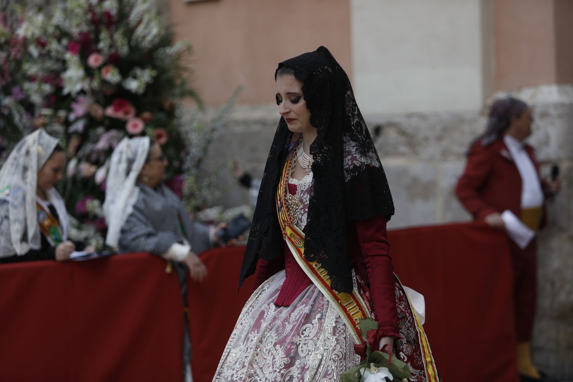 Las falleras mayores de las comisiones en la Ofrenda del 18 de Marzo (y II)