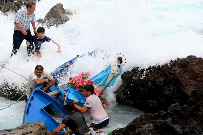 Cae al mar la Virgen de Caleta de Arriba