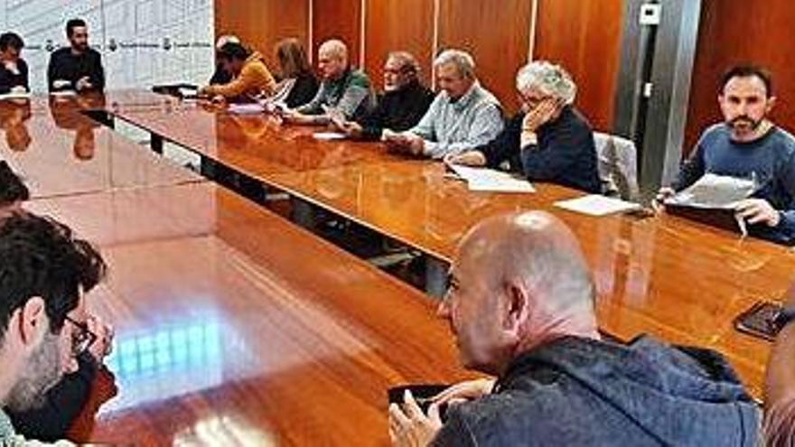 Imagen de la reunión mantenida ayer entre las asociaciones de taxi y los responsables de Transporte del Consell de Ibiza.