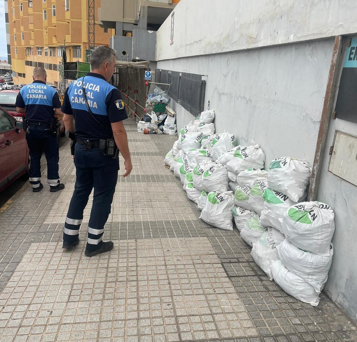 La Policía Local interpone 67 propuestas de sanción por vertidos incontrolados de residuos en los dos primeros meses del año.