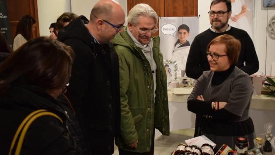 Cientos de personas visitan la primera Feria de la Comunión de Benetússer