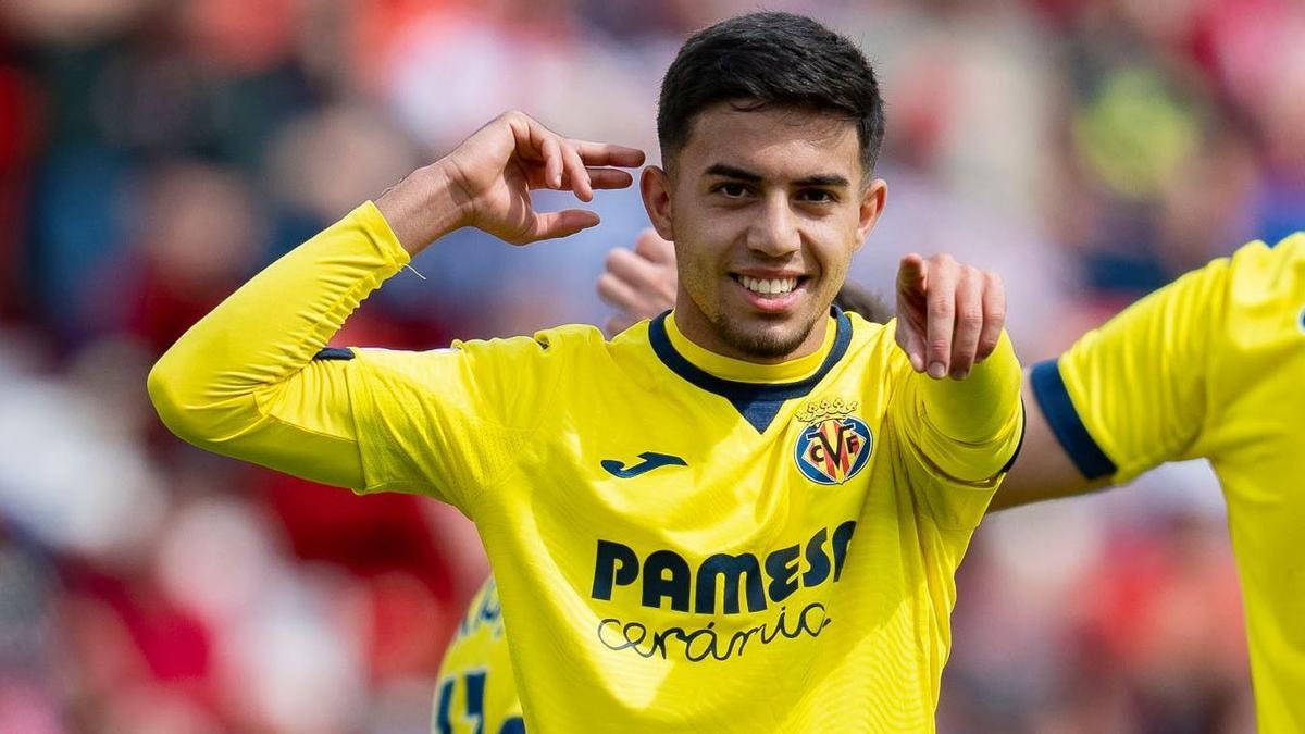 Ilias Akhomach celebra el gol del Villarreal anotado en Almería que significaba el 0-1.