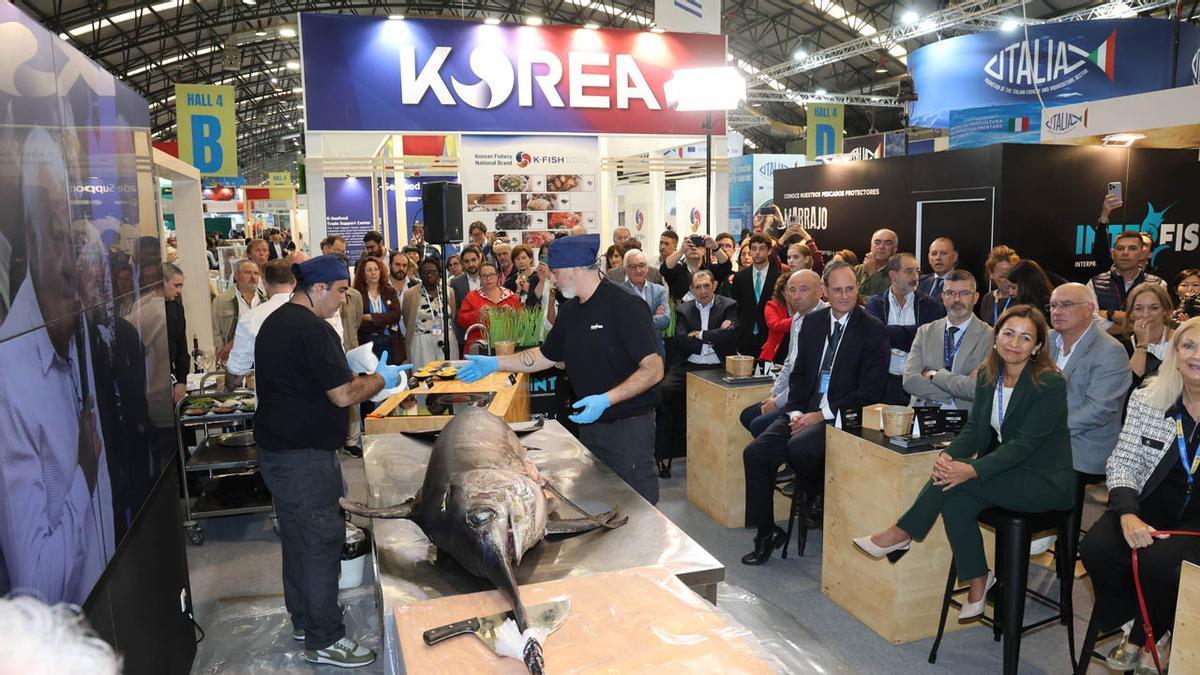 Demostración del despiece de un pez espada durante la última edición de Conxemar