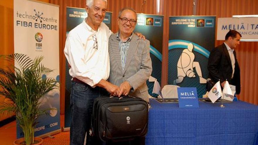 Nar Zanolin y Michel Bitar, con el trolley Roncato.  i SANTI BLANCO