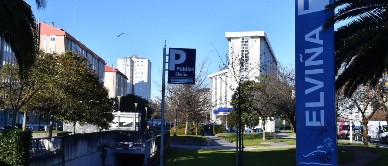 Una de las entradas al aparcamiento de Elviña.