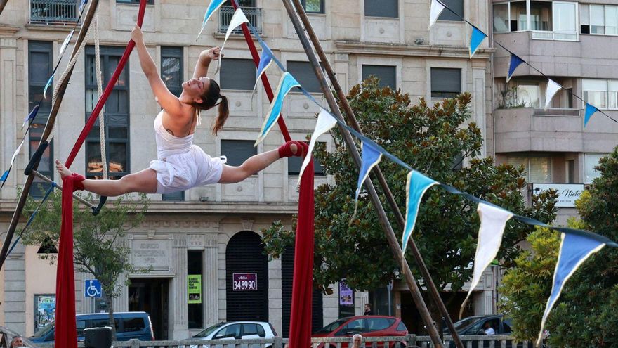 Circo e descontos para promocionar o comercio local