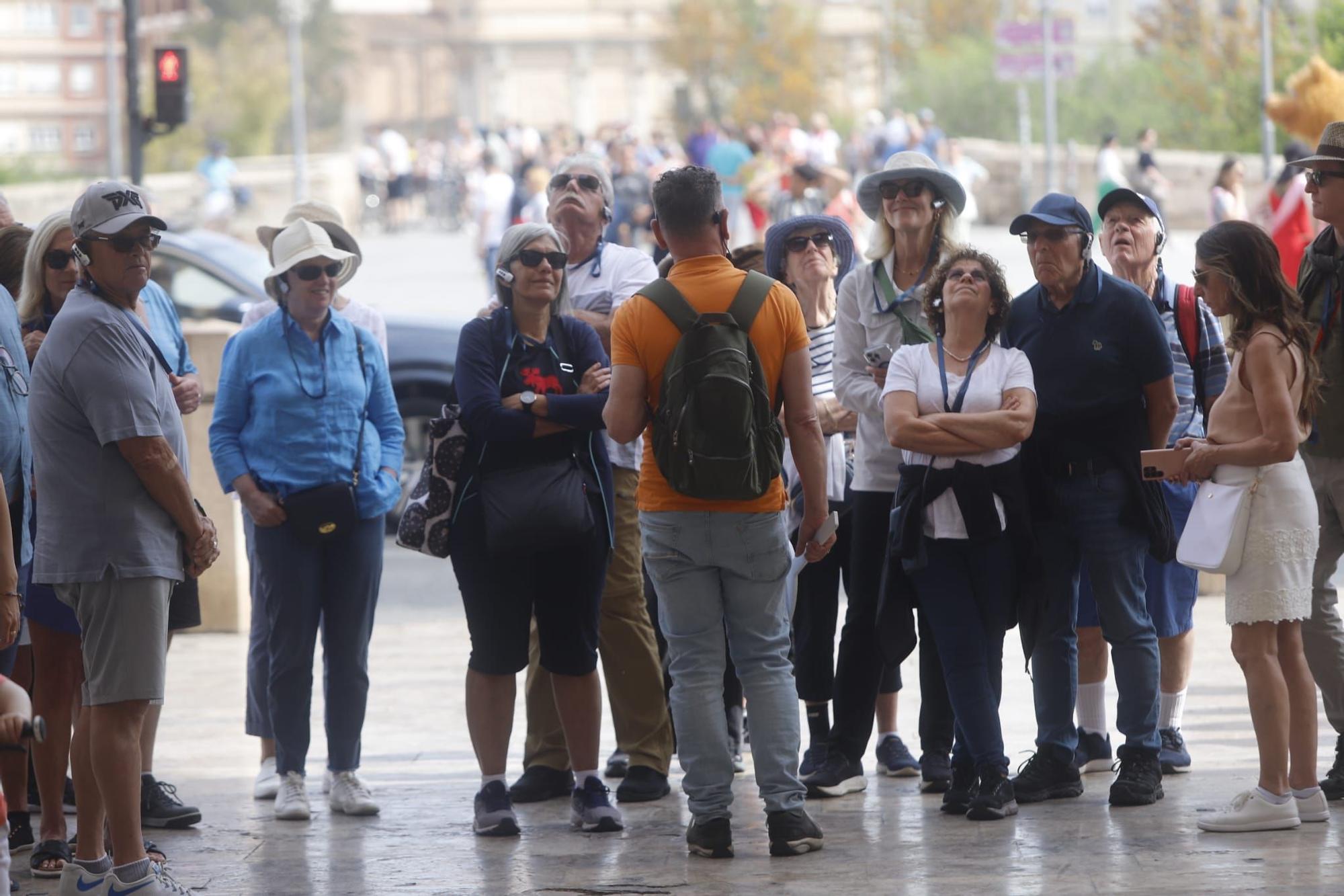 València a rebosar de gente en el fin de semana previo al puente del 1 de mayo