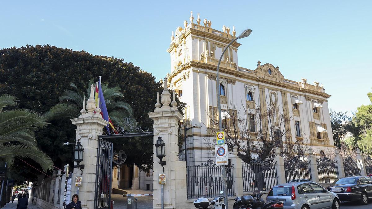 Estos programas refuerzan las subvenciones a las poblaciones más pequeñas para ayudar a hacer frente al gasto corriente y colaborar con las economías domésticas y el comercio de proximidad.