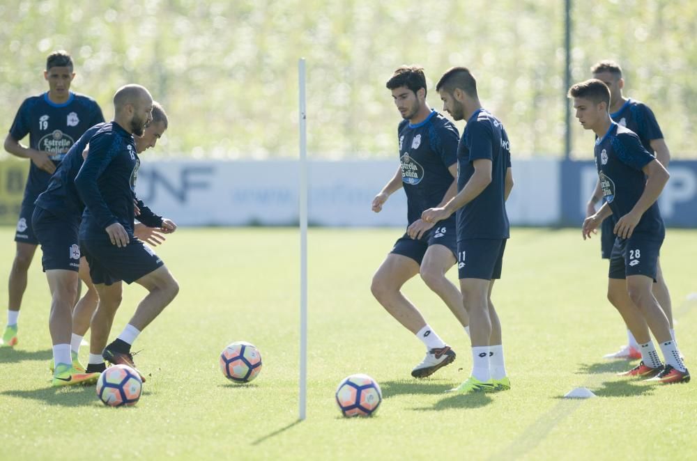 Carles Gil tuvo que abandonar antes de tiempo el entrenamiento. Sidnei y Joselu, también al margen.