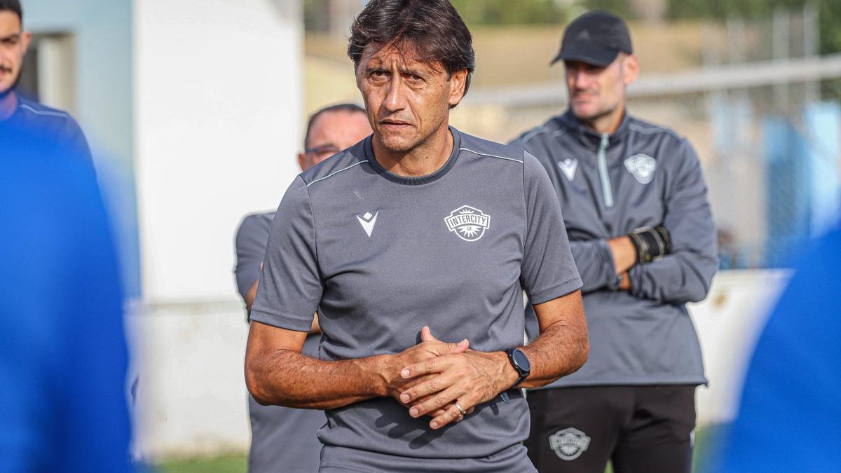 Gustavo Siviero, durante una sesión de entrenamiento esta temporada con el Intercity.