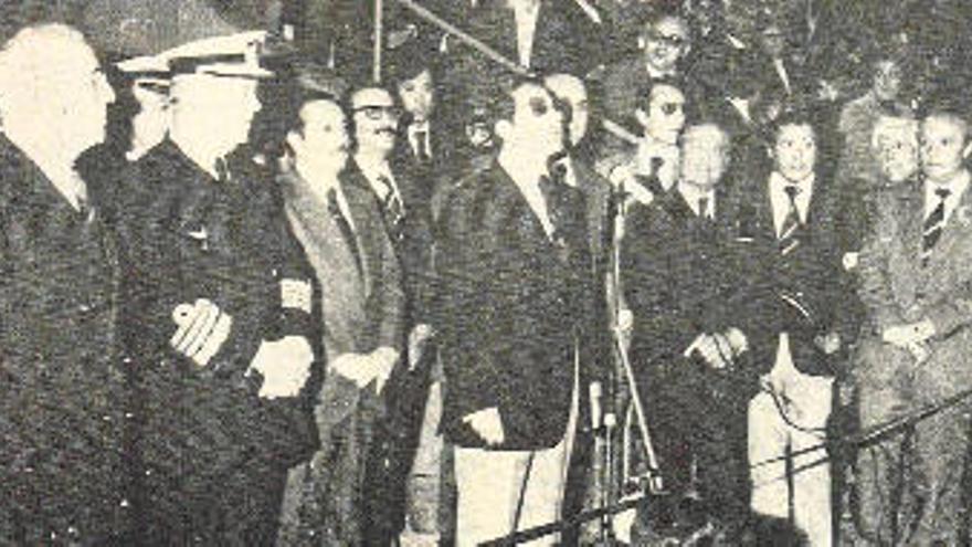 Autoridades durante el acto de inauguración del pabellón.