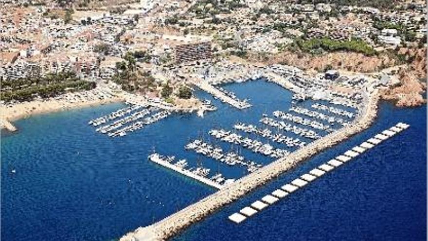 Imatge aèria del port de Sant Feliu de Guíxols.