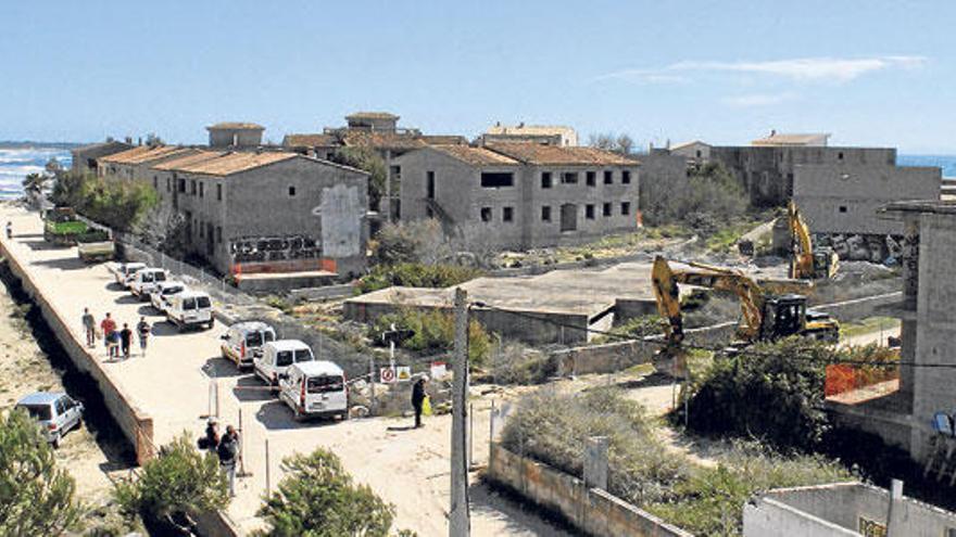 Los aparcamientos se encuentran al lado de ses Covetes.