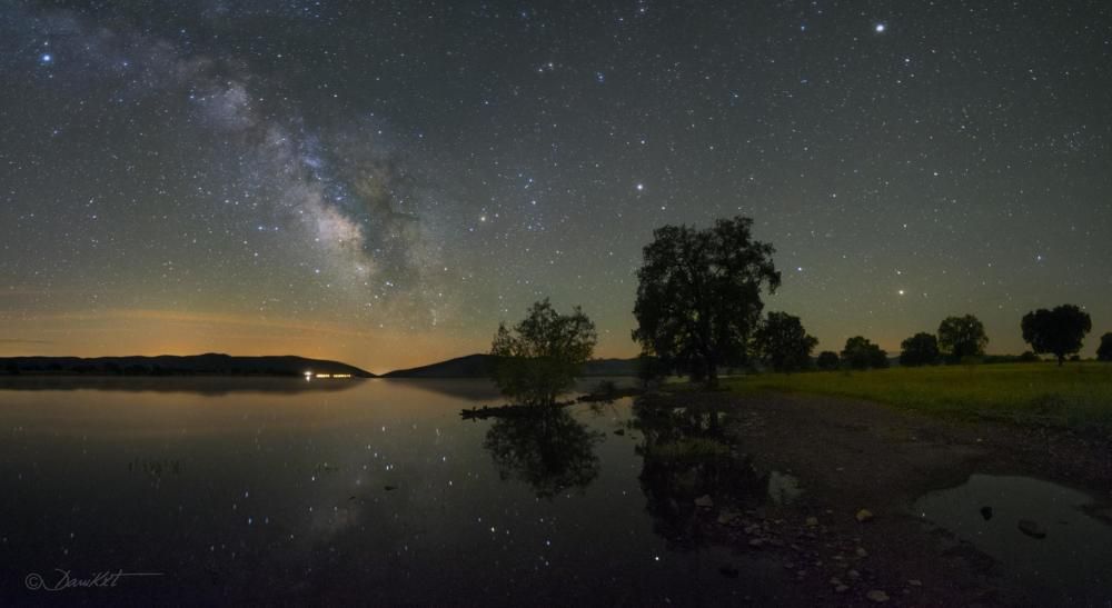 La danza de los orbes en el cielo nocturno