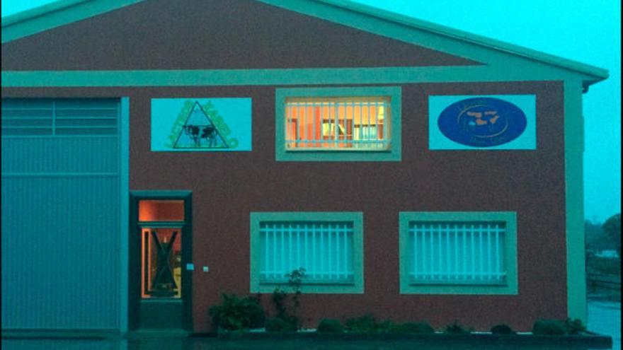 Aparece muerto en el interior de la cisterna de leche de un camión en Chantada