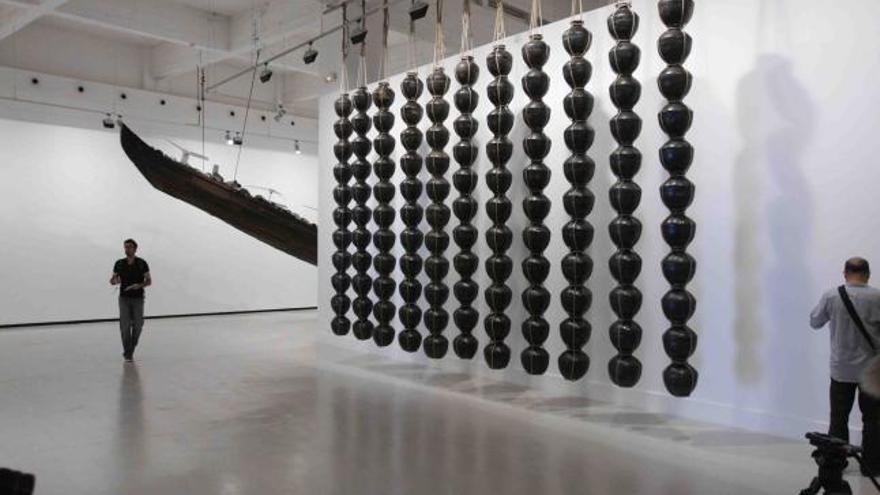 Exposición del artista indio Subodh Gupta.