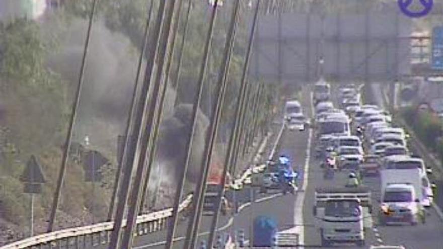 На Тенеріфе ДТП: авто загорілося, затори