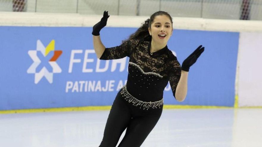 Irina Shaila, oro en la categoría solo dance junior en el campeonato de España de patinaje