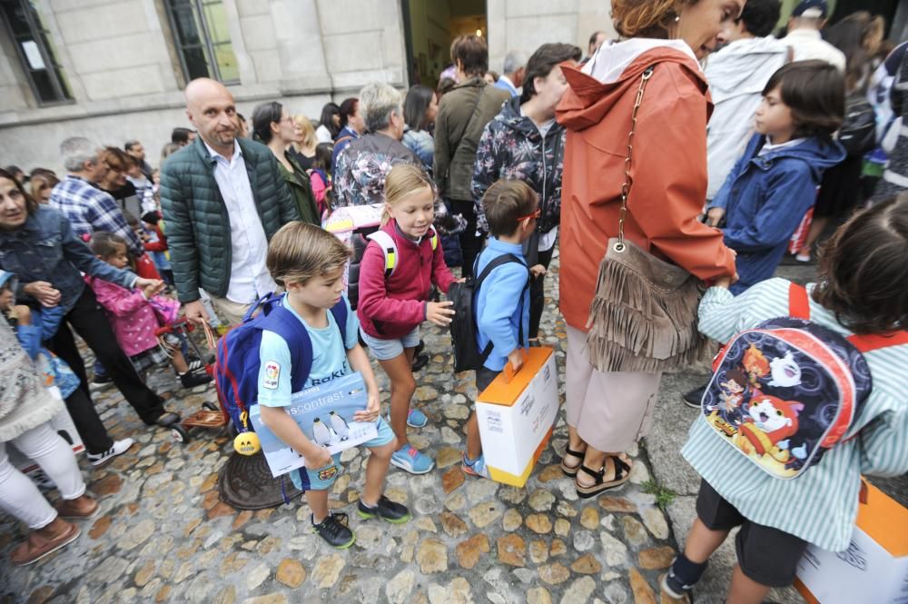 Unos 370.000 alumnos vuelven a las aulas gallegas con la incoporación de alumnos de Infantil y Primaria, y ESO, Bachillerato, FP el jueves.