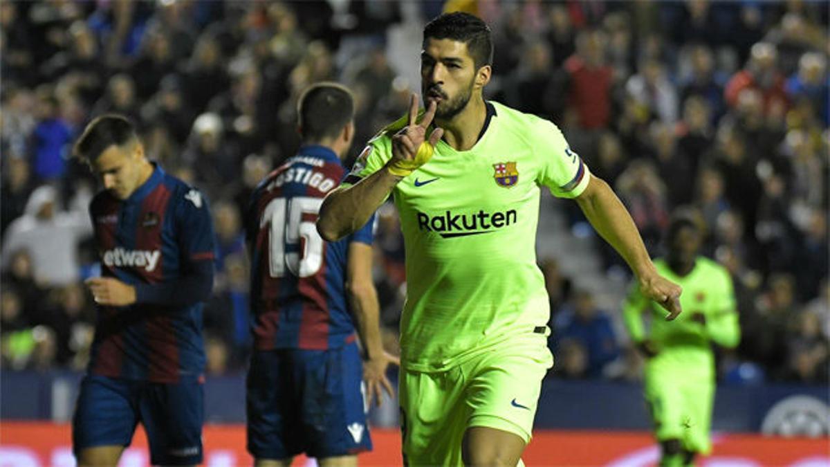 Recuperación de Vidal, jugada de Messi y remate de Luis Suárez para el 0-1 del Barça