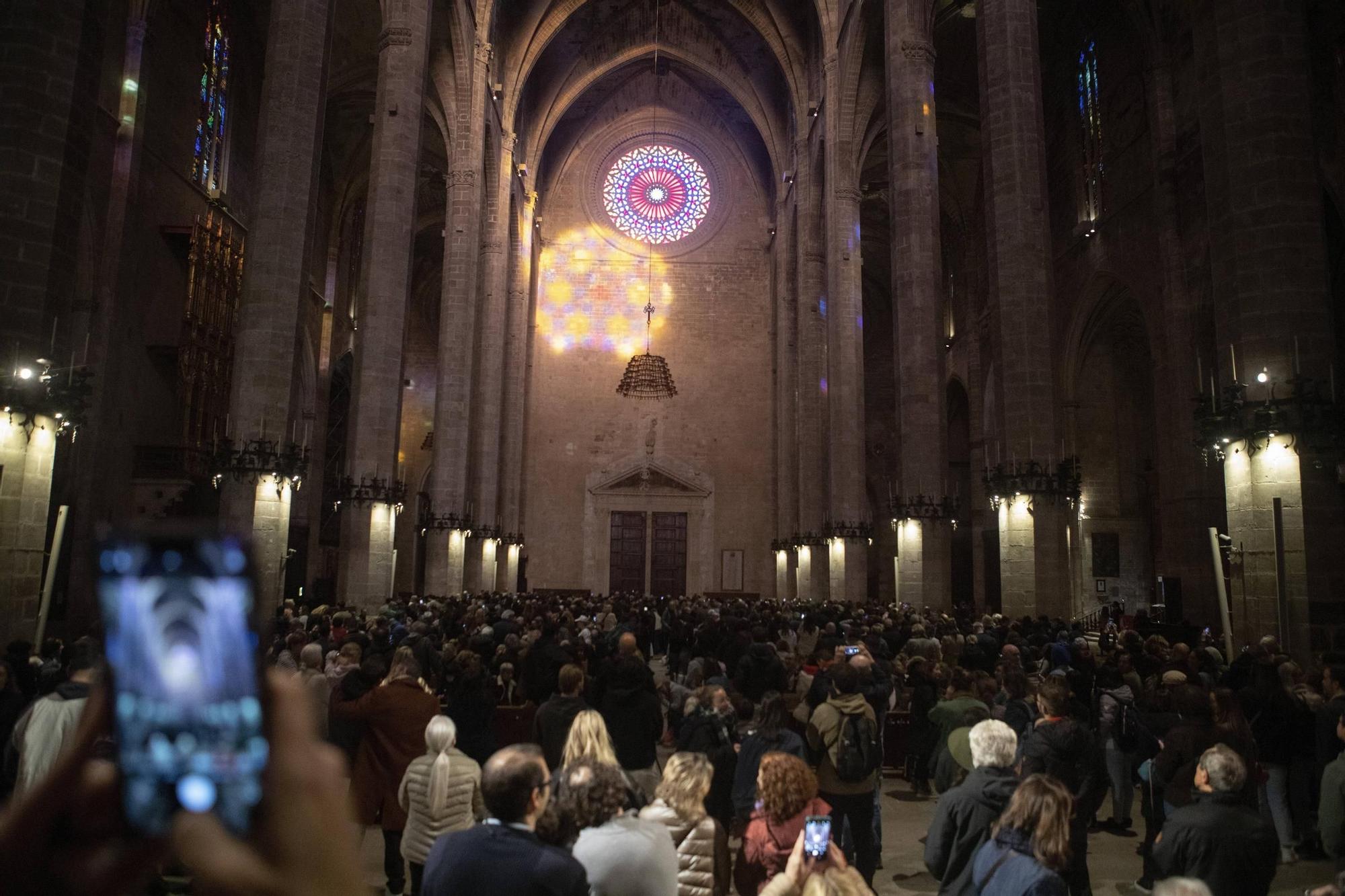 Fest des Lichtes auf Mallorca: So war die magische Acht am Freitag in der Kathedrale von Palma zu sehen
