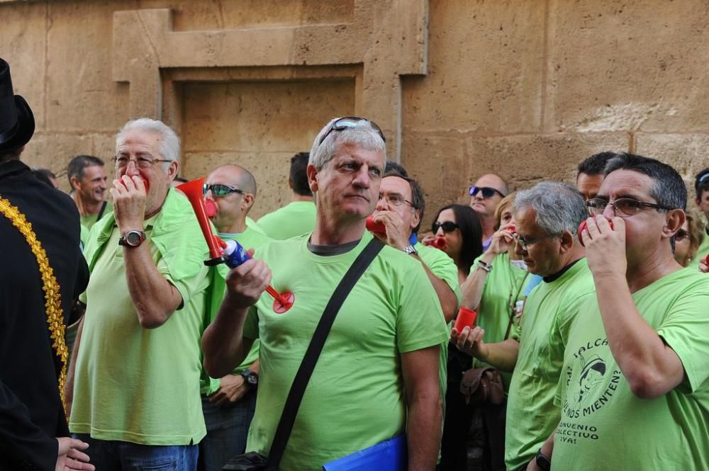 Pleno municipal con protesta