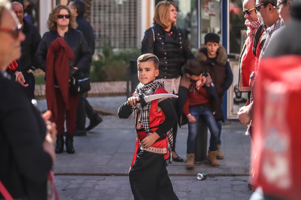 Orihuela celebra el tradicional Medio Año de la fiesta de Moros y Cristianos.