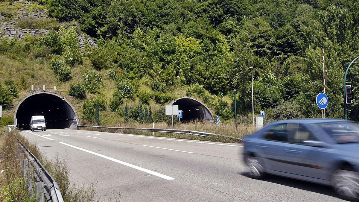 Los túneles del Padrún, en la vertiente mierense de la infraestructura.