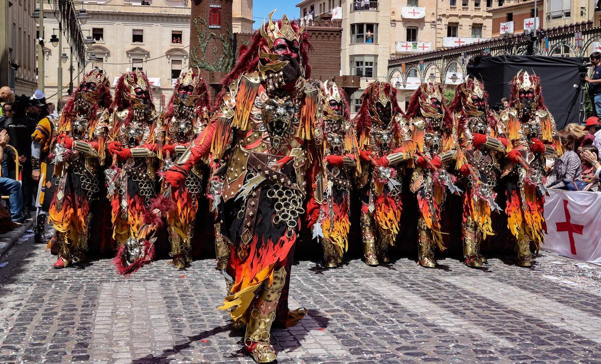 En cada rincón de la ciudad se puede sentir el olor a pólvora, la emoción de la música y el colorido de sus trajes