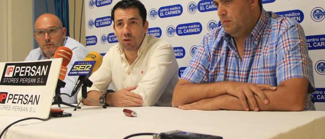 Julio César Vázquez, Gonzalo García de Vitoria y Camilo Álvarez, ayer en rueda de prensa. // J.R.