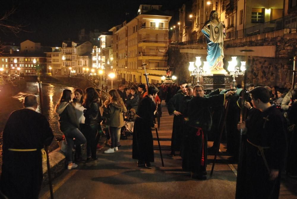 Procesión del Cristo del Perdón en Luarca